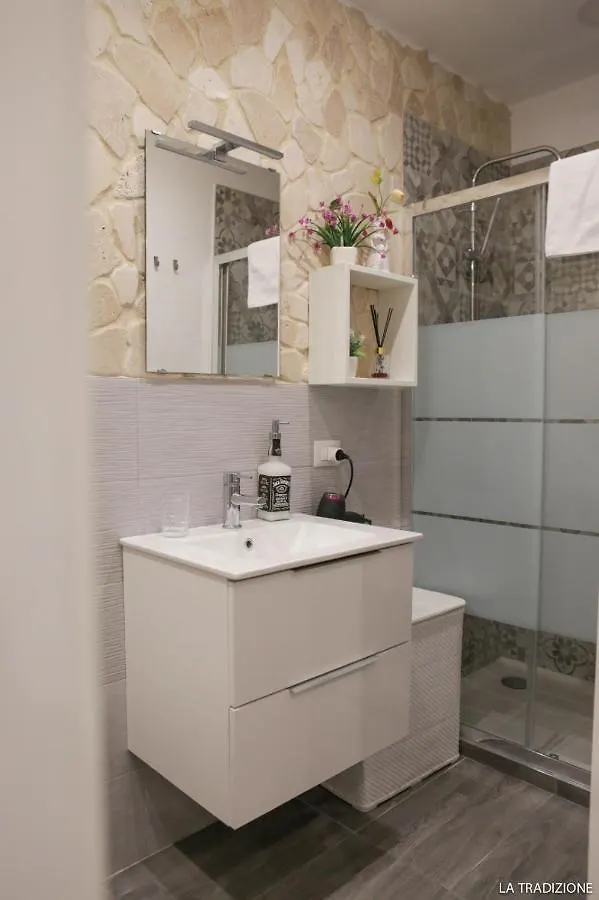 バーリ La Tradizione Bed & Breakfast 0*,